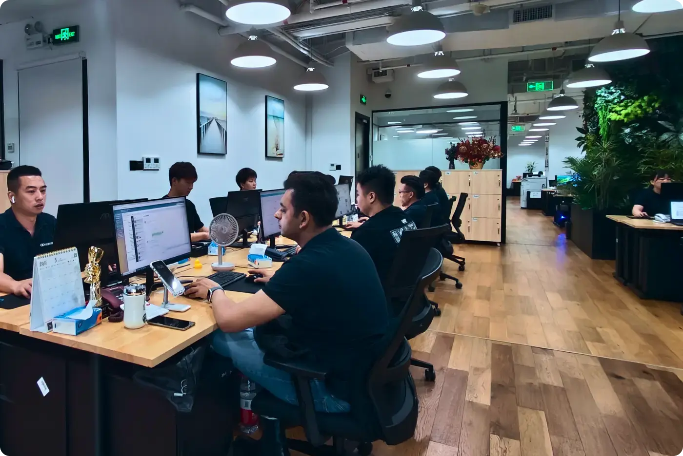 AIChipLink team working together in modern office environment